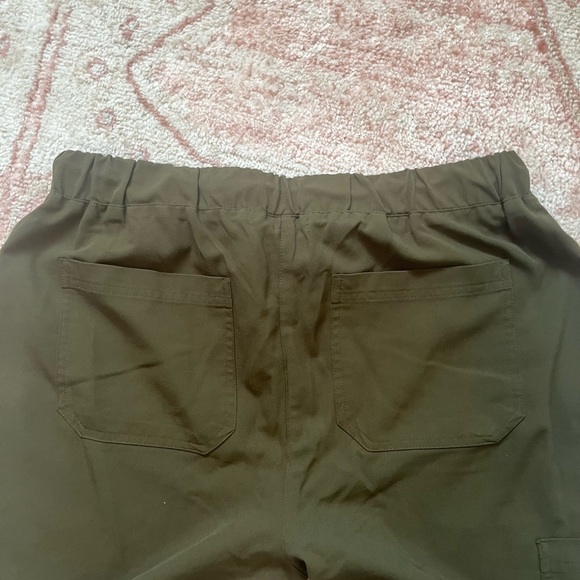 Koi Next Gen Olive Green Scrub Top And Bottom M - Picture 5 of 6